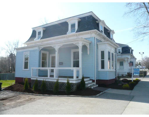 Unit for sale at 108 Central Street, Ipswich, MA 01938