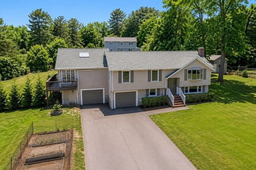 Unit for sale at 9 Oak Dr, Plainville, MA 02762