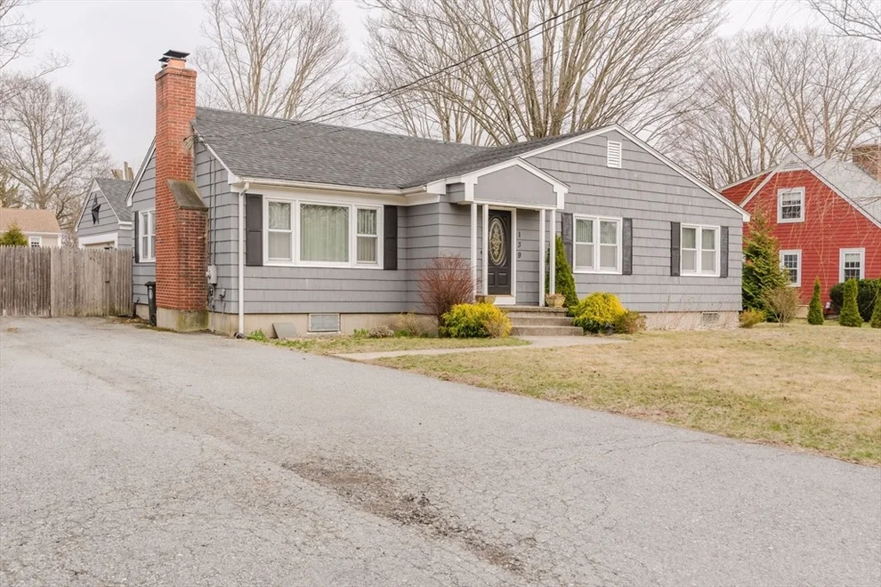 Unit for sale at 139 Maple Ave, Swansea, MA 02777