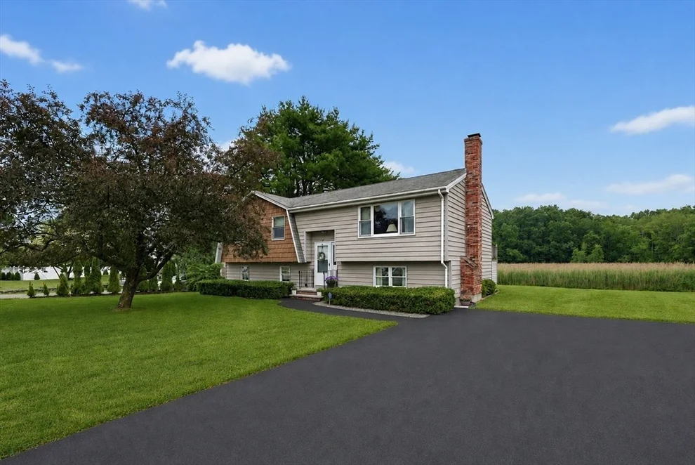 Unit for sale at 29 Country Club Dr, Tewksbury, MA 01876