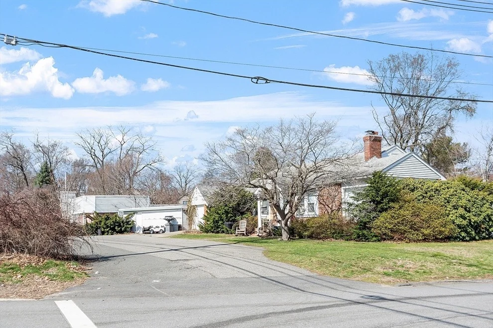 Unit for sale at 344 Broadway, Lynnfield, MA 01940
