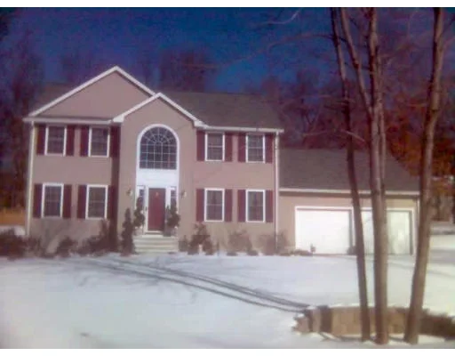 Unit for sale at 20 Horseshoe Ln, Clinton, MA 01510