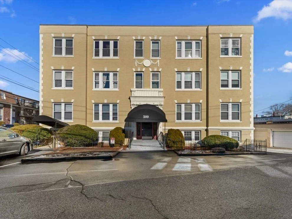Unit for sale at 509 Pleasant St, Melrose, MA 02176