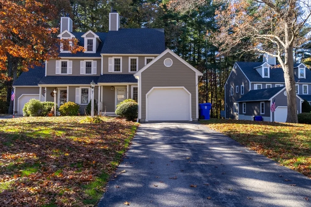Unit for sale at 8 Spinnaker Ln, Taunton, MA 02780