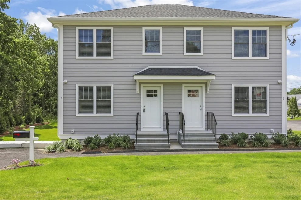Unit for sale at 5-7 West Chapel, Abington, MA 02351