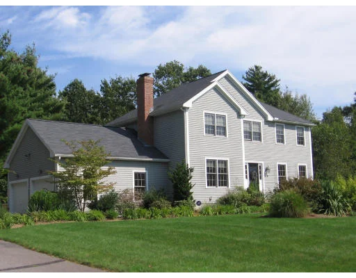 Unit for sale at 6 Lapham Ct, Mendon, MA 01756