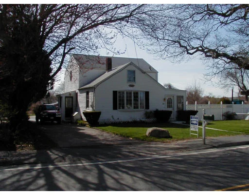 Unit for sale at 370 Bakerville Rd, Dartmouth, MA 02748