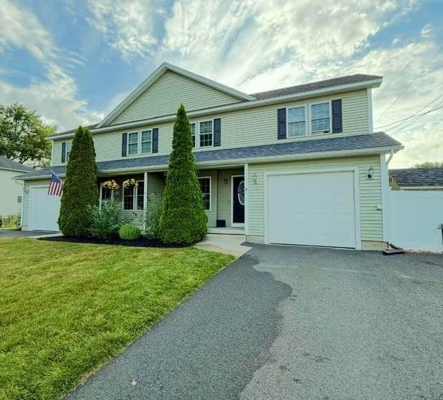 Unit for sale at 17 B Hubbard, Westfield, MA 01085