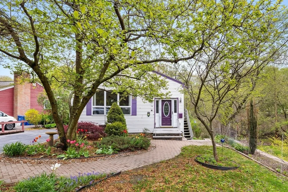 Unit for sale at 16 Shady Ave, Wakefield, MA 01880