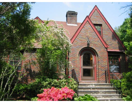 Unit for sale at 15 Lindbergh Ave, Newton, MA 02465