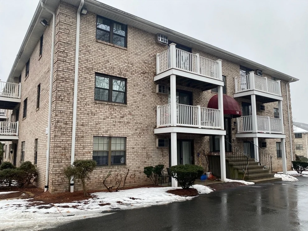 Unit for sale at 14 Kenmar Dr, Billerica, MA 01821