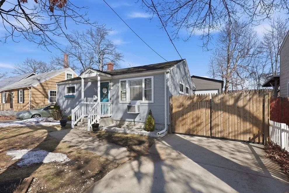 Unit for sale at 191 Monrovia St, Springfield, MA 01104