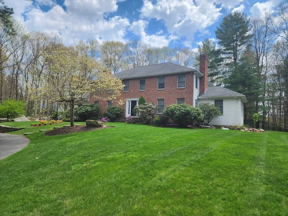 Unit for sale at 200 Hickory Rd, Weston, MA 02493
