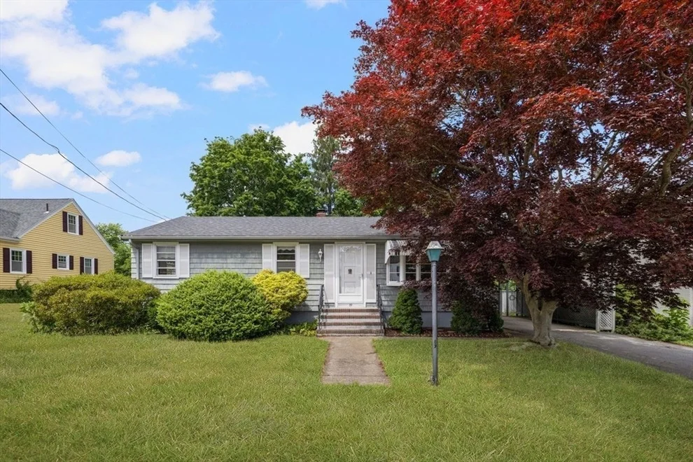 Unit for sale at 27 Hinsdale St, Swansea, MA 02777