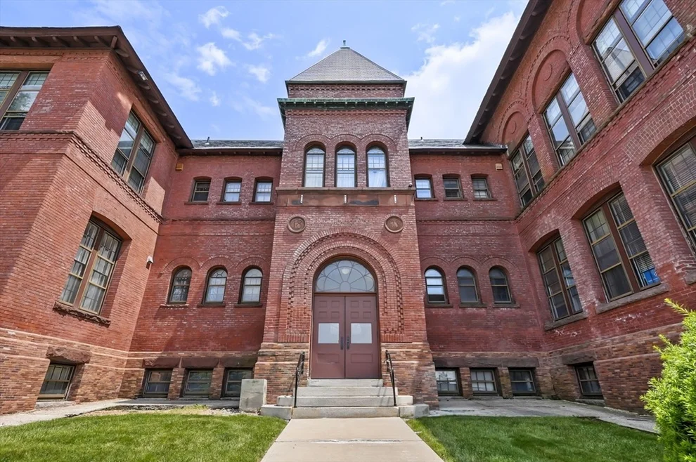 Unit for sale at 31 Elizabeth Street, Worcester, MA 01605