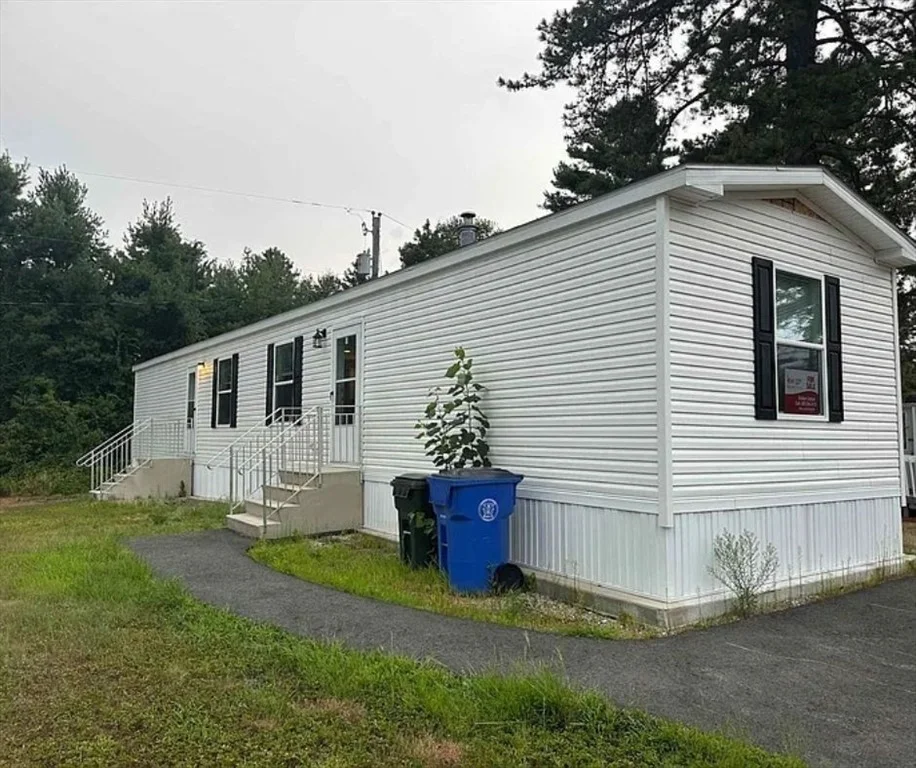 Unit for sale at 40 Pinyon Place, Londonderry, NH 03053