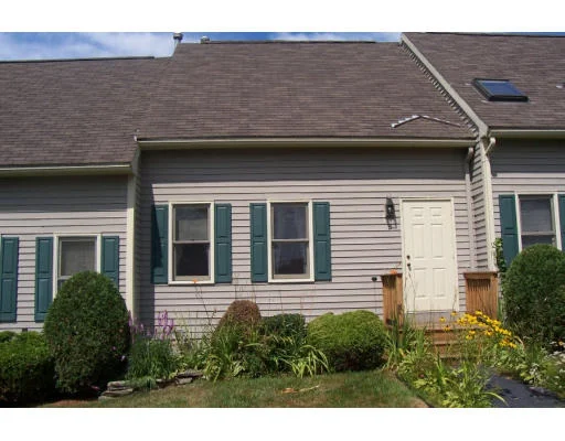 Unit for sale at 128 Newton, Plaistow, NH 03865