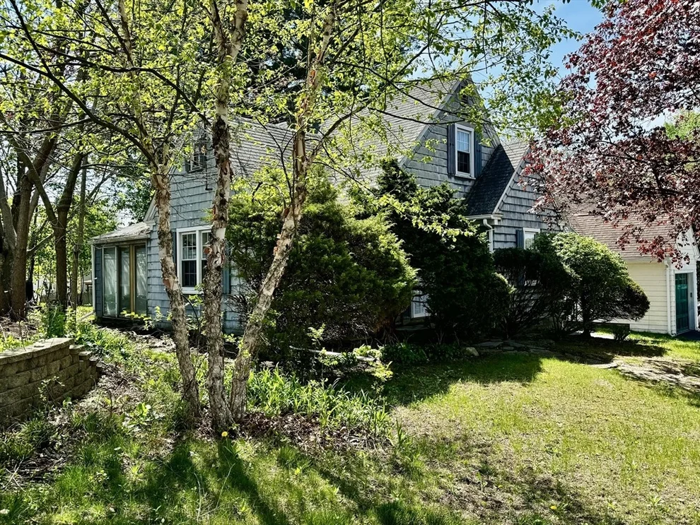 Unit for sale at 12 Alexander Rd, Worcester, MA 01606