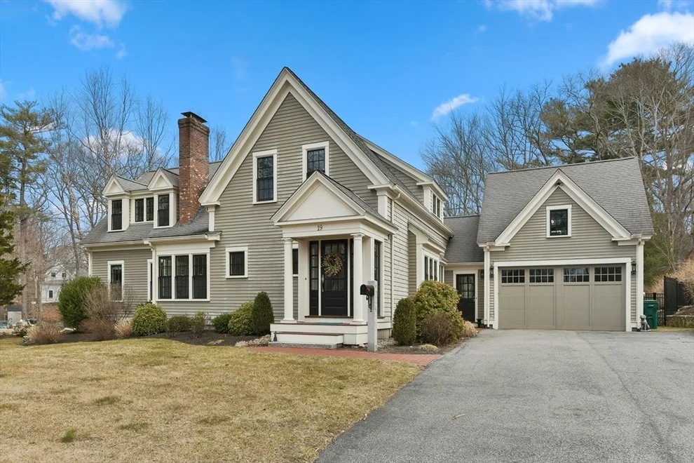 Unit for sale at 19 Smith Road, Hingham, MA 02043