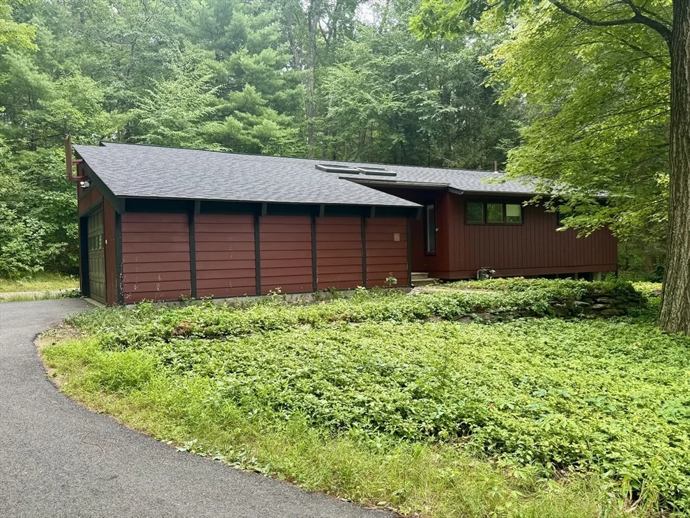 Unit for sale at 15 Red Fox Ln, Amherst, MA 01002