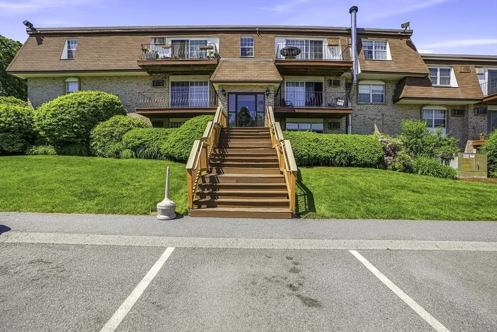 Unit for sale at 26 Williamsburg Ct, Shrewsbury, MA 01545