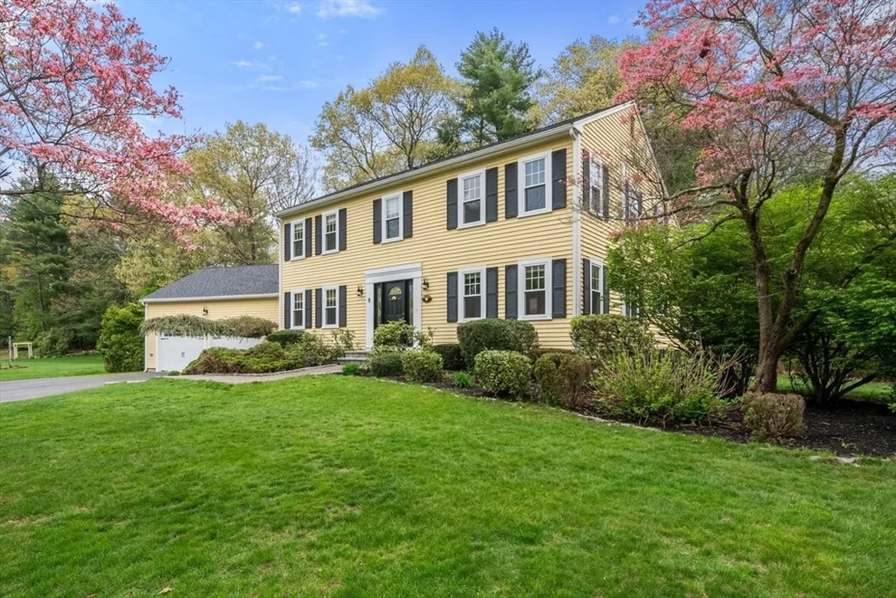 Unit for sale at 5 Blackhorse Ln, Hingham, MA 02043
