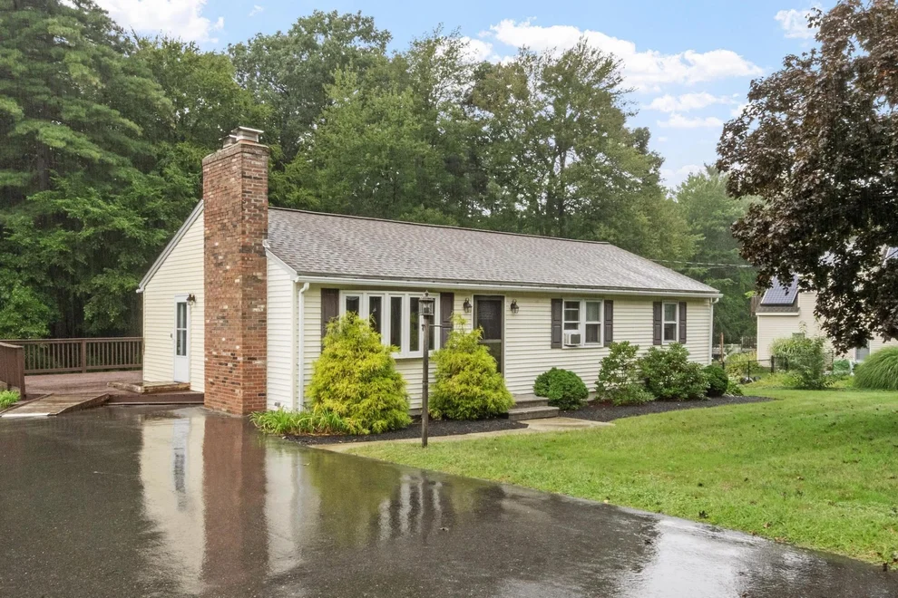 Unit for sale at 171 Birchcroft Rd, Leominster, MA 01453