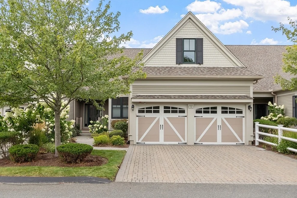 Unit for sale at 5 Meadows Ln, Belmont, MA 02478