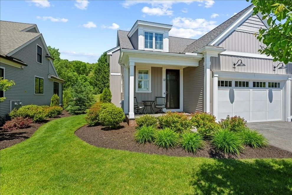 Unit for sale at 32 Hawk Ln, Framingham, MA 01701