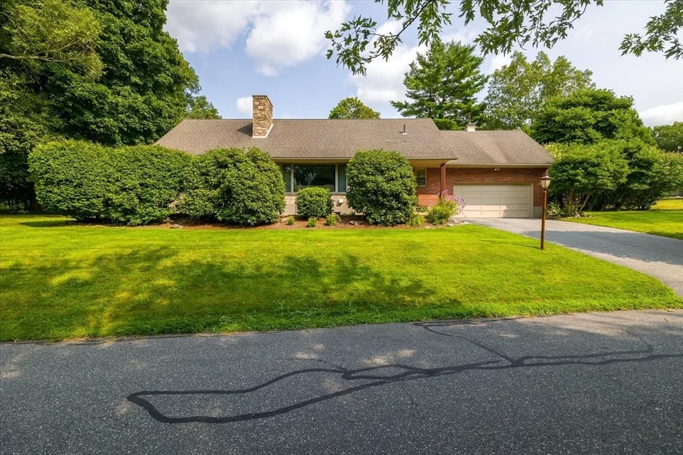Unit for sale at 14 Monadnock Dr, Shrewsbury, MA 01545