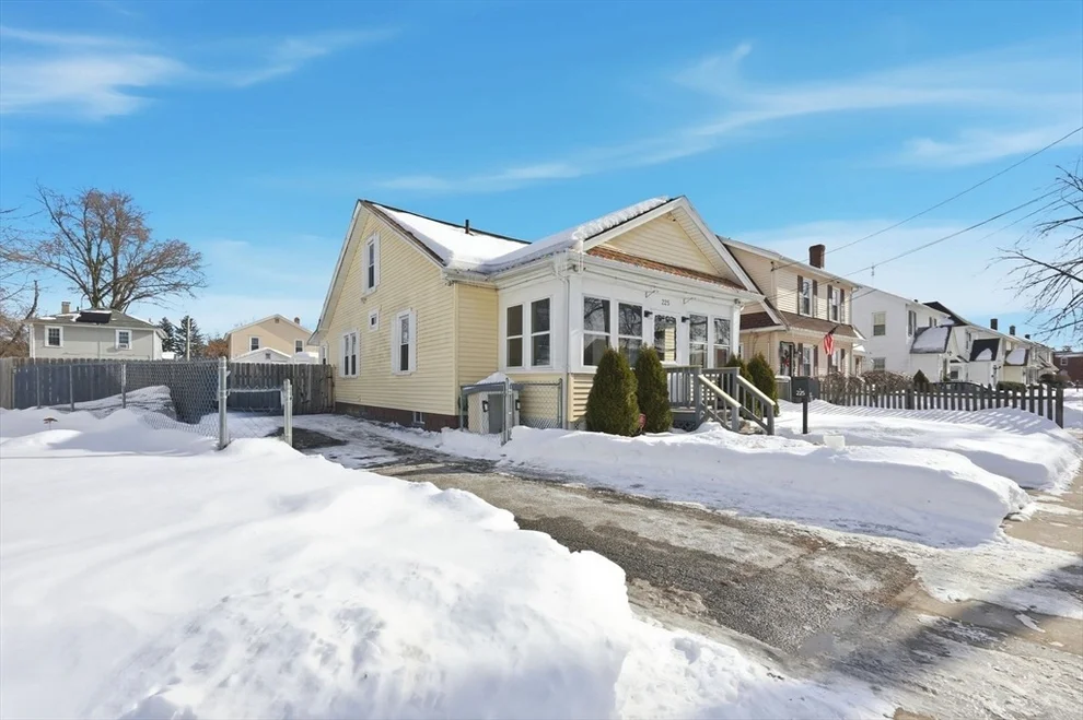 Unit for sale at 225 Osborne Ter, Springfield, MA 01104