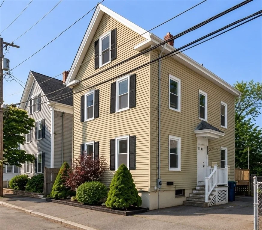 Unit for sale at 17 Osgood St, Salem, MA 01970