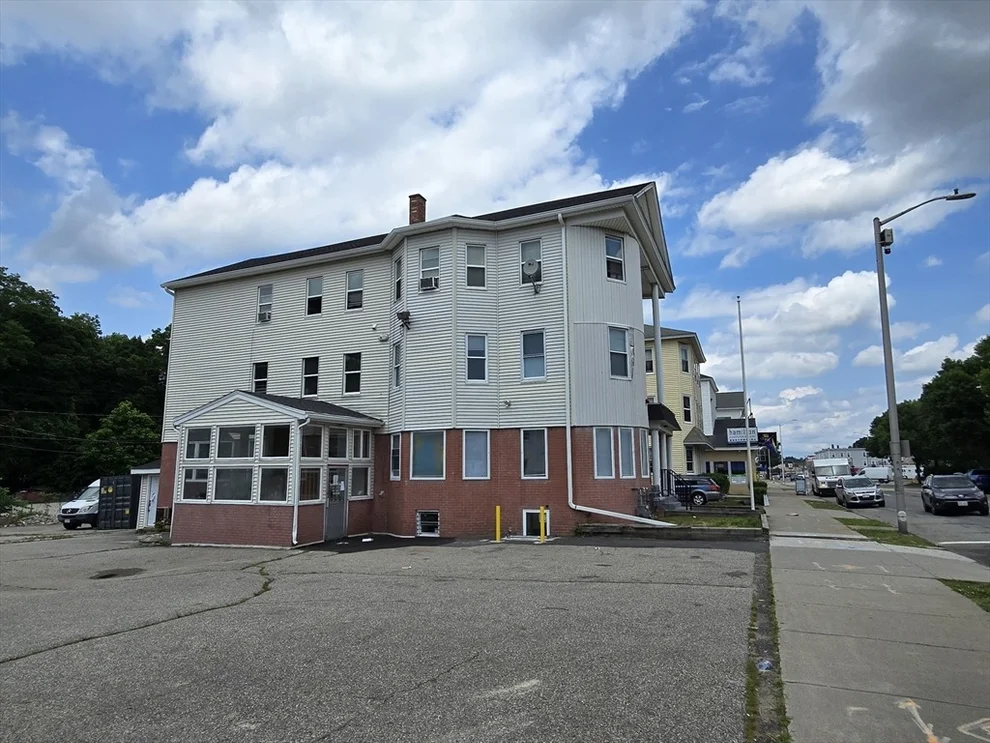 Unit for sale at 466 Park Ave, Worcester, MA 01610