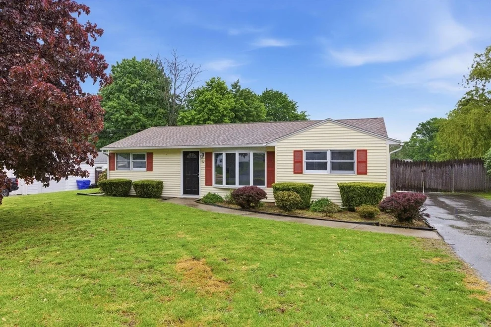 Unit for sale at 97 Treetop Ave, Springfield, MA 01118
