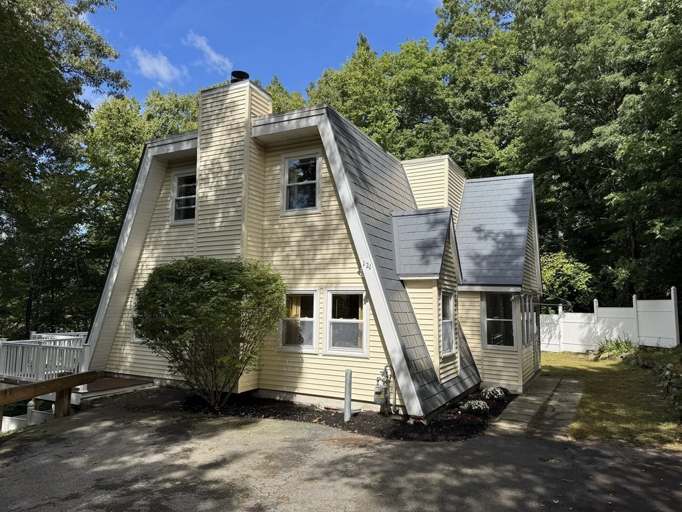 Unit for sale at 121 Copperfield Rd, Worcester, MA 01602