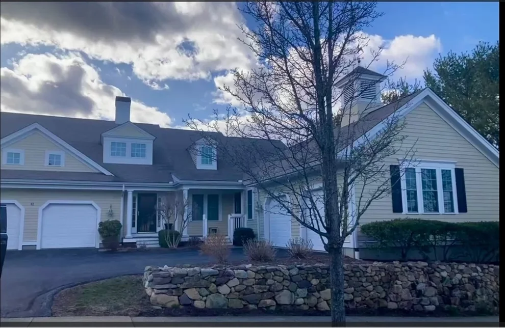 Unit for sale at 1 Hayloft Ln, Marshfield, MA 02050