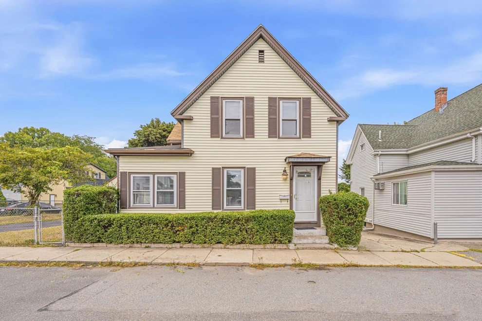 Unit for sale at 27 Houston Pl, Lynn, MA 01905