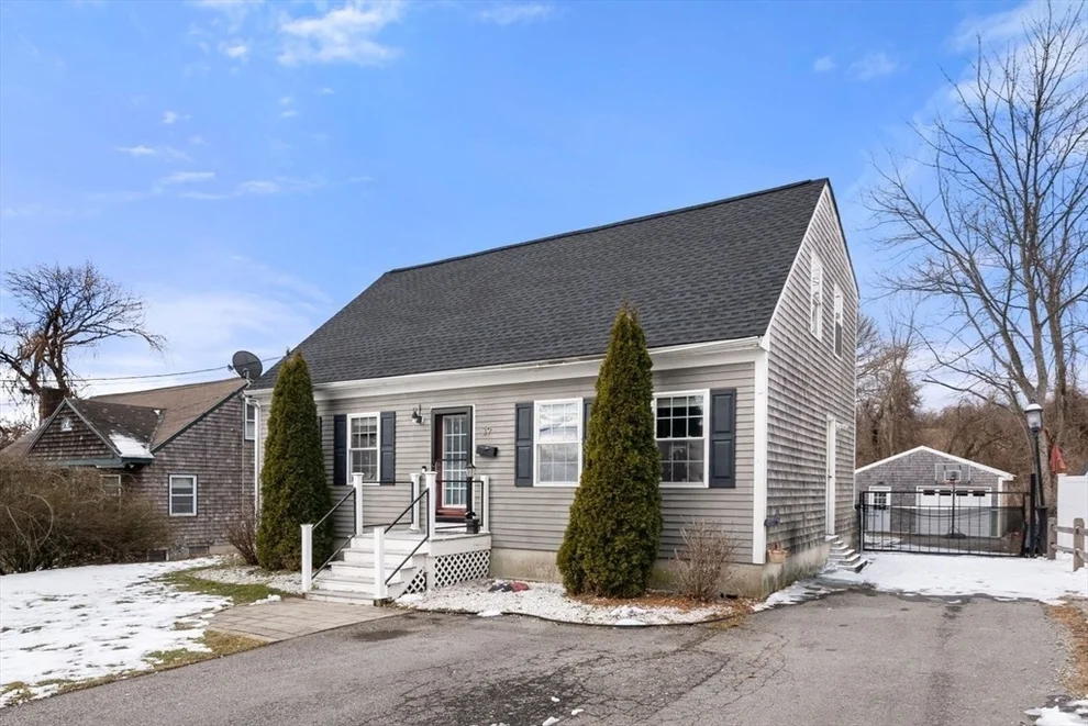 Unit for sale at 39 Perkins St, Somerset, MA 02726