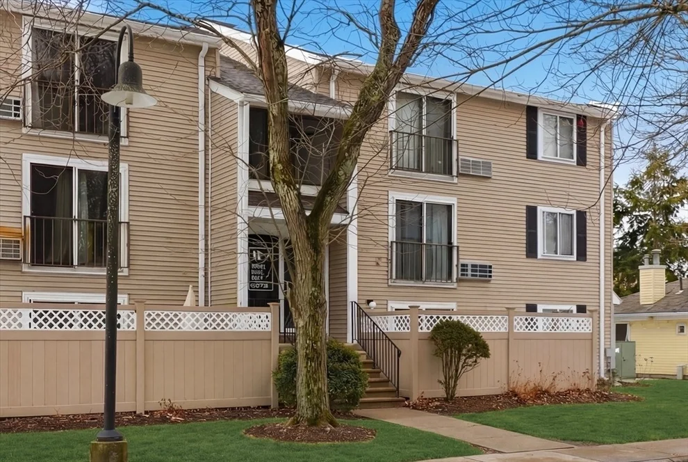 Unit for sale at 11 Village Rock Ln, Natick, MA 01760