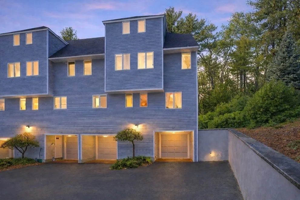 Unit for sale at 921 Sherwood Forest Ln, Saugus, MA 01906