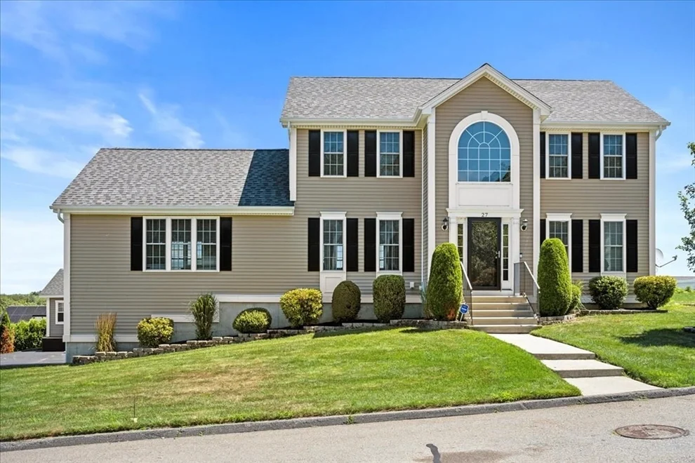 Unit for sale at 27 Briarcliff Dr, Auburn, MA 01501