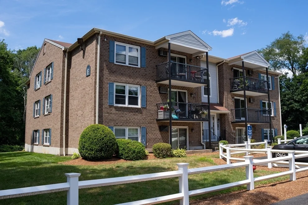 Unit for sale at 610 S Franklin St, Holbrook, MA 02343