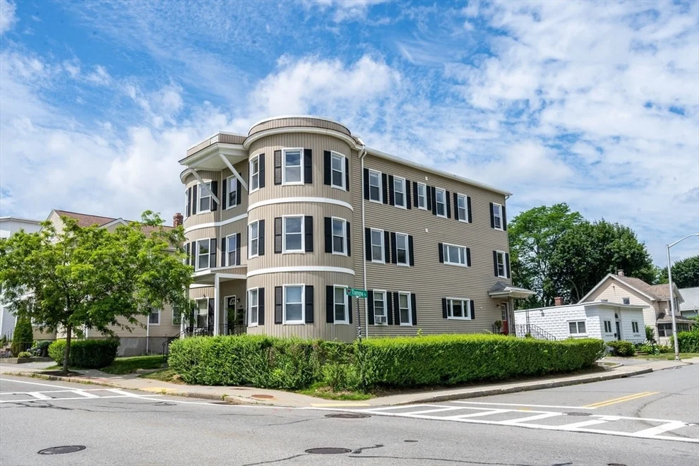 Unit for sale at 311 Plantation St, Worcester, MA 01604