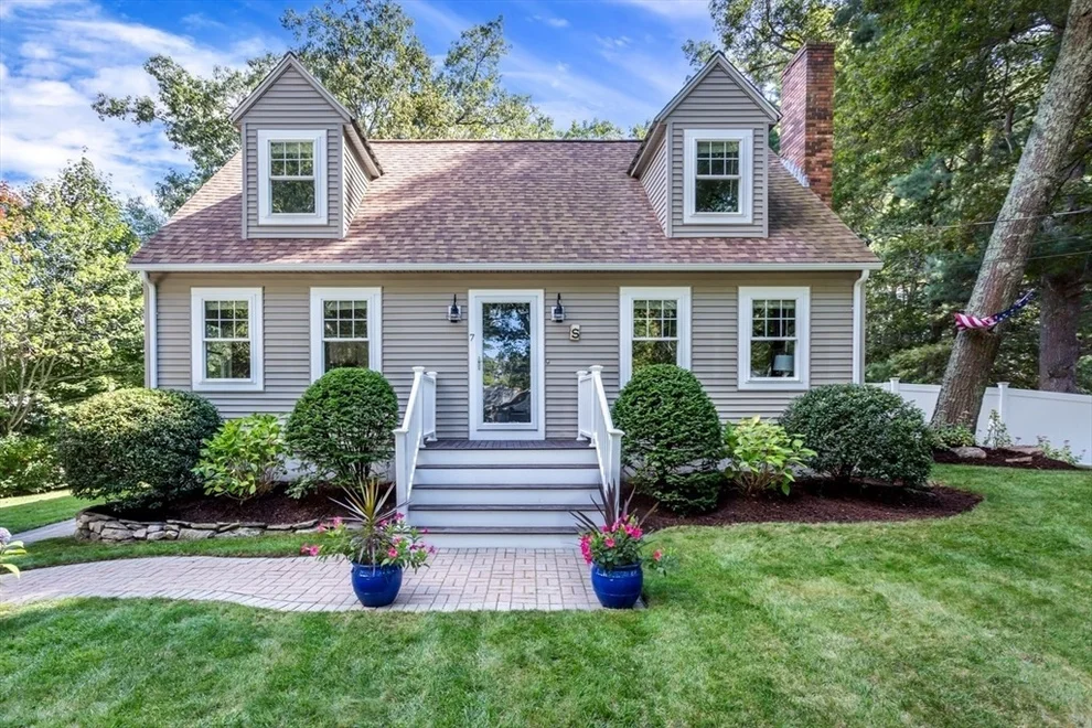 Unit for sale at 7 Glenwood Road, Franklin, MA 02038
