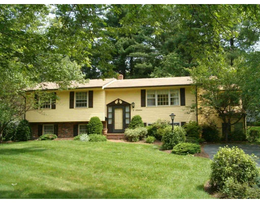 Unit for sale at 2 Willowbrae Drive, Peabody, MA 01960