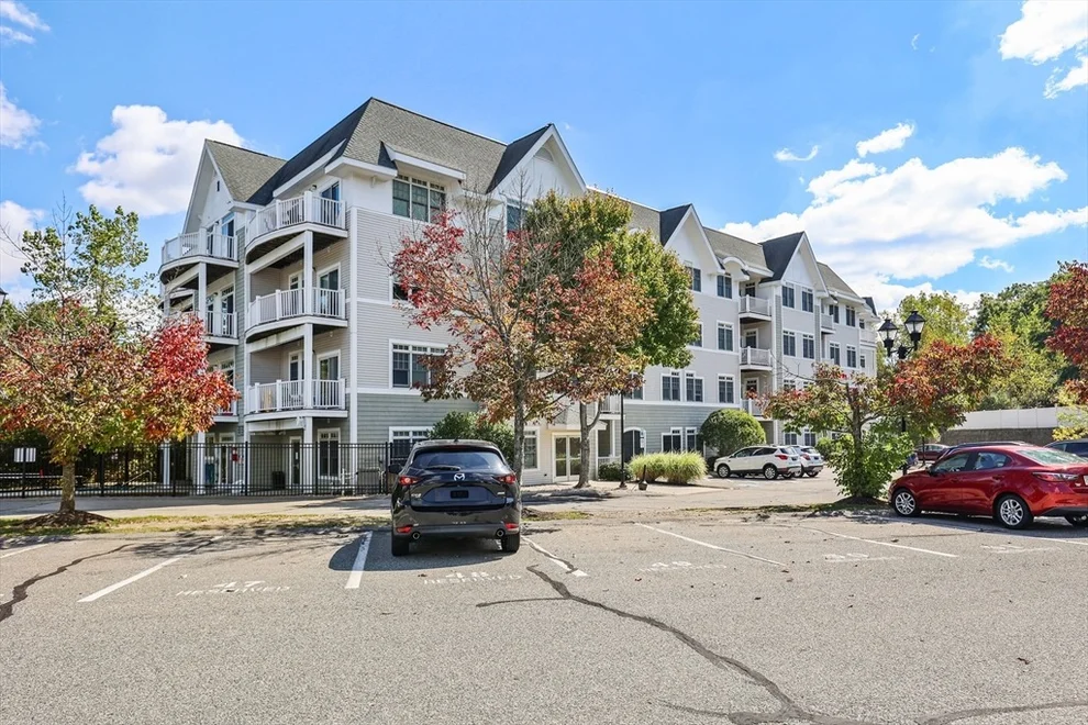 Unit for sale at 614 Pond St, Braintree, MA 02184