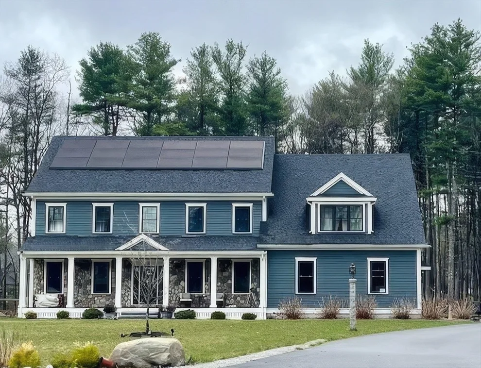 Unit for sale at 4 Hummingbird Ln, Westford, MA 01886