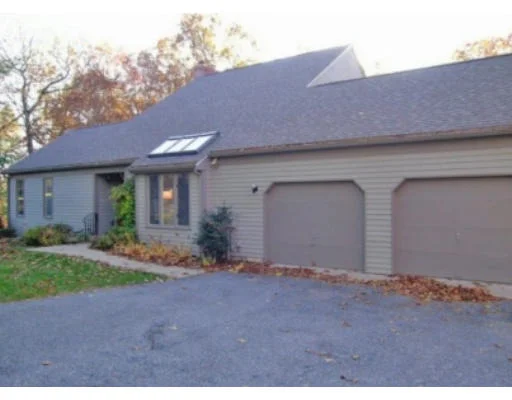 Unit for sale at 8 Lookout Farm Rd, Natick, MA 01760