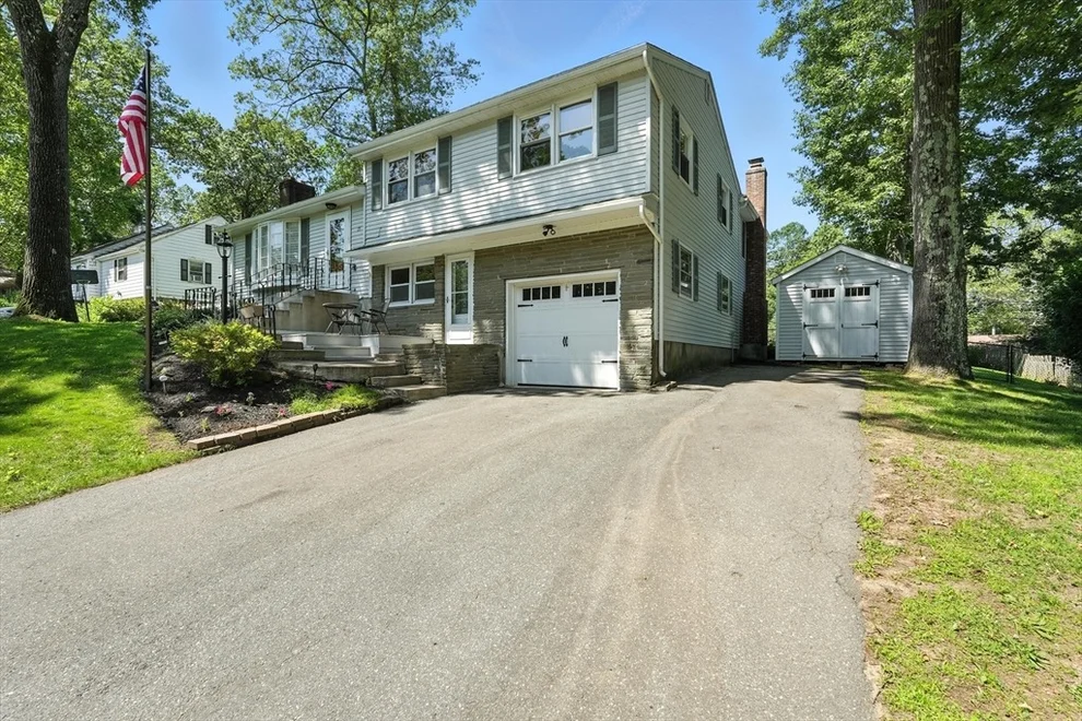 Unit for sale at 15 Oak Bluff Cir, East Longmeadow, MA 01028