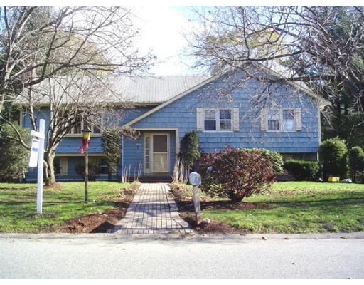 Unit for sale at 4 Maureen Rd, Lexington, MA 02420